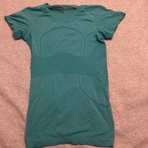 Lululemon swiftly tech turquoise size 4 no longer sold